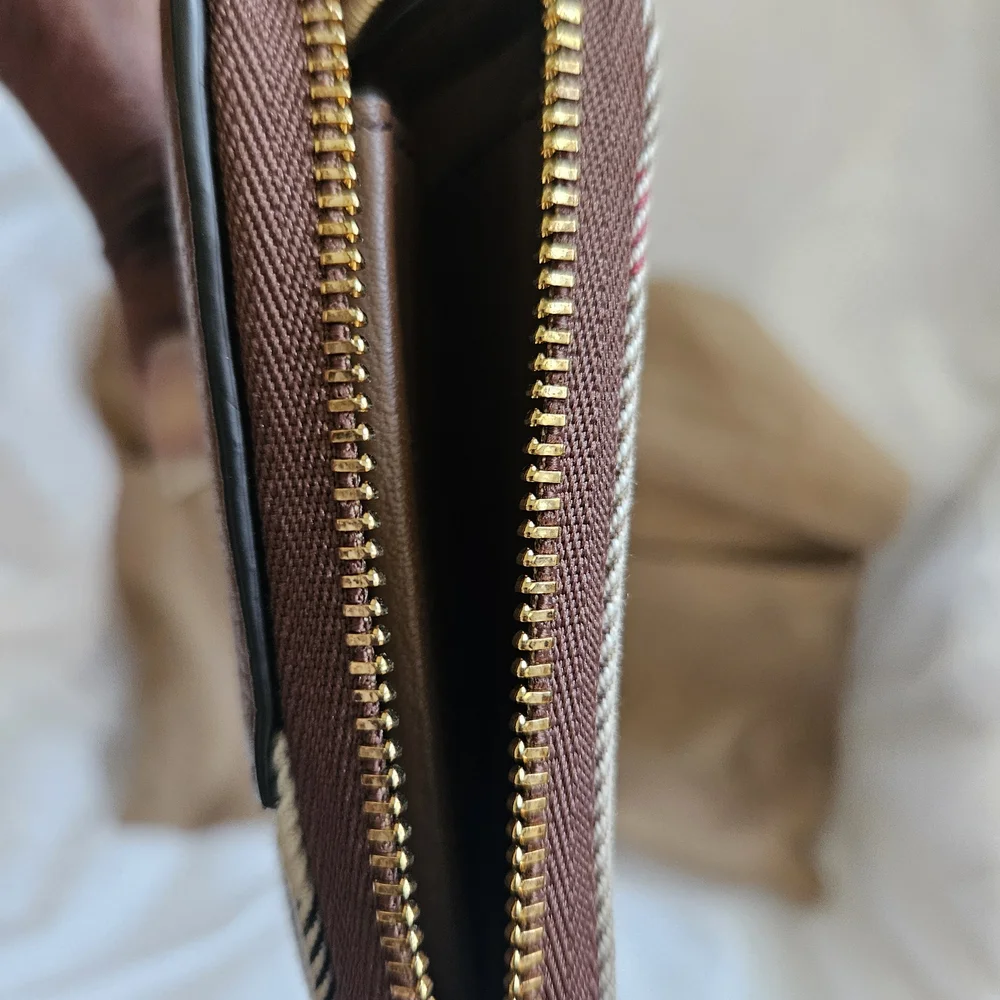 Burberry Brown Leather Zip Wallet with Iconic Check - Picture 5 of 8